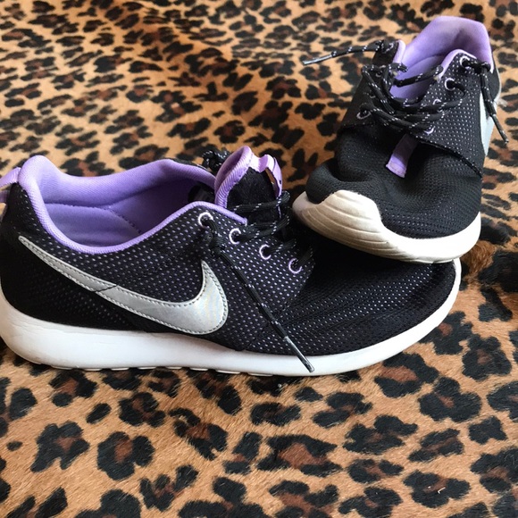 Nike Roshe Runs - Picture 2 of 3